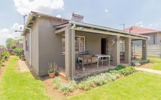 3 Bedroom House for sale in Geduld Ext 2