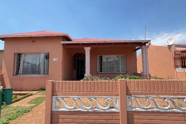 Student Accommodation Opportunity in Krugersdorp West!

This well-located property ...