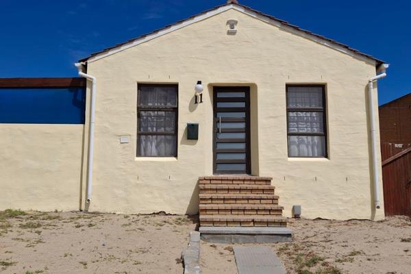 3 Bedroom house situated in Baraco Crescent in Northpine, Brackenfell.

3 Bedrooms, 1 bathroom with separate toilet (bath only) ...