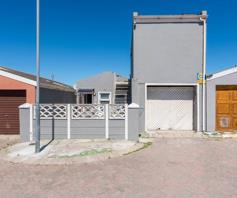 House for sale in Strandfontein