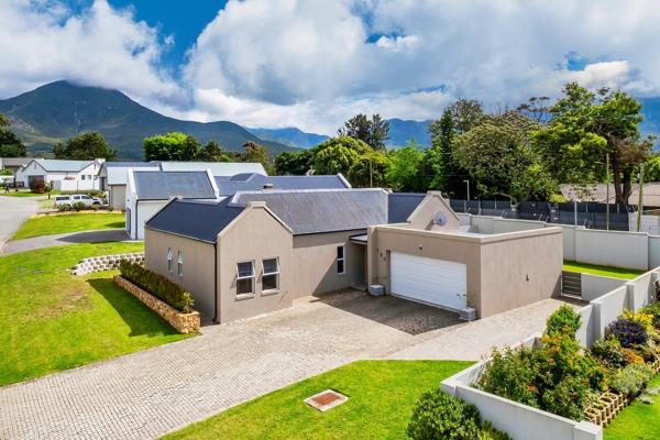 Located in the Magical Mont Fleur Mountain Estate, this easy living 3-bedroom modern style home invites you to experience nature at its ...