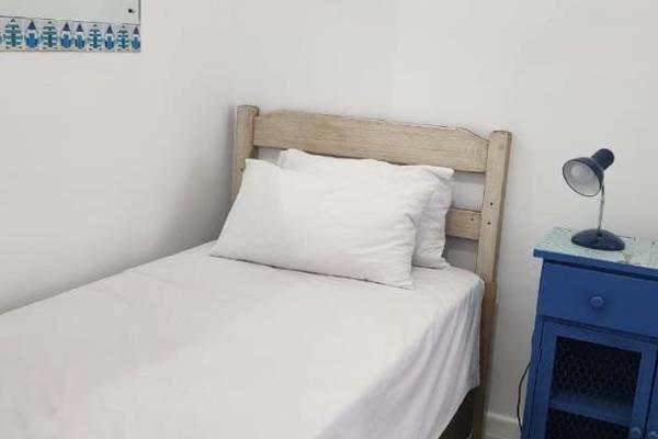 The property is a shared property

Fully furnished bachelor room, which include bar fridge, microwave and bed,  with ensuite and ...