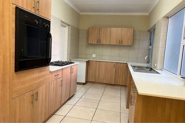 Walking distance to Morning glen Mall One-bedroom apartment with built in cupboards, kitchen, living room and bathroom is available for ...