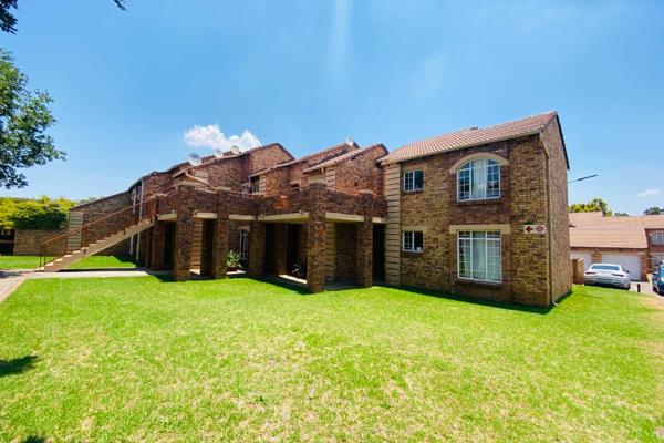 Nestled in the highly sought-after and secure Mooikloof Estate, this charming two-bedroom top-floor townhouse offers the perfect blend ...