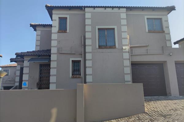 3 Bedroom Duplex in Arundo Estate

This lovely duplex consists of:-
* 3 bedrooms
* 2 bathrooms 
* lovely open plan kitchen
* Main ...