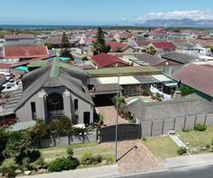 House for sale in Strandfontein Village