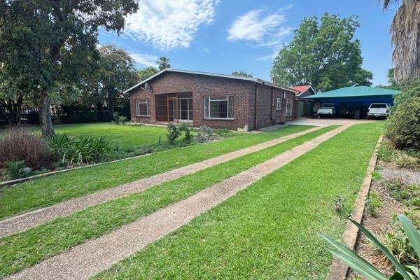 Spacious 3 Bedroom House Available!
3 Bedroom spacious family home is situated in the quiet suburb of East Lynne
The family house has ...