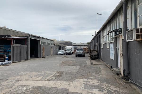 Secure, High powered warehouse to let in Epping. This 860m&#178; warehouse is designed ...