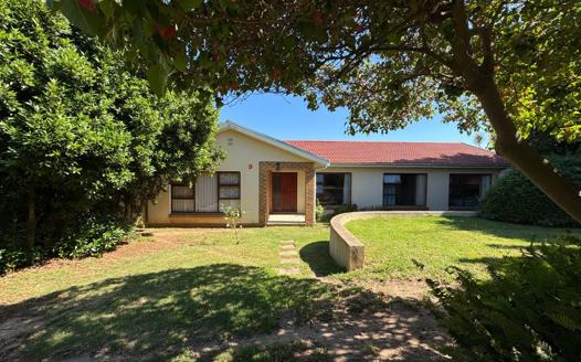 4 Bedroom House for sale in Grabouw