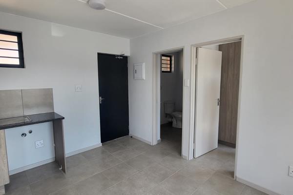 A neat one and a half bedroom apartment available to rent in Idwala Place, available immediately or 1 March 2025

The complex is ...