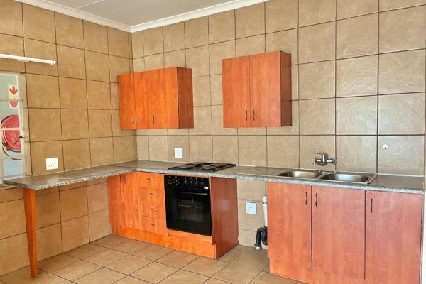 Stunning 1-Bedroom Unit in the Heart of Oaklane Estate, Brakpan North  

Welcome to your new home in the secure and sought-after ...