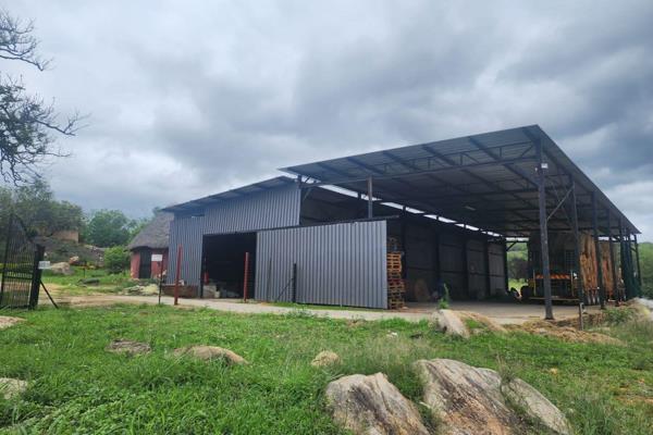 This expansive industrial warehouse/workshop is perfectly positioned just 4.8 km from Nelspruit on Glenwood Road, making it an ...