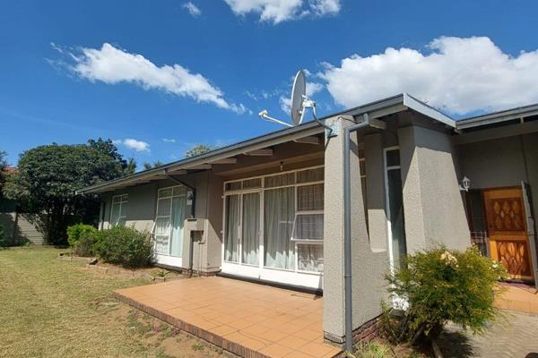 Lovely family Home with :
3 Bedrooms
2 Bathrooms
DStv
Prepaid 
Available 1 January 2025