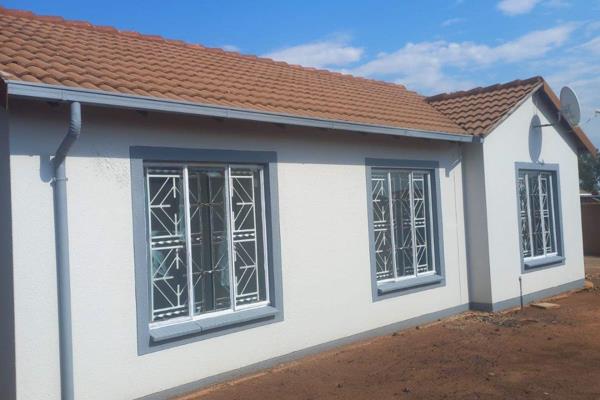 This property is Schools and public transport.

House will be painted inside and outside.

Key Features:
- 3 Bedrooms
- 2 ...