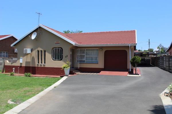 This neat and complete home consists of

3 x Bedrooms (fully tiled floors and MES with toilet, basin &amp; shower)
2 x Bathrooms ...