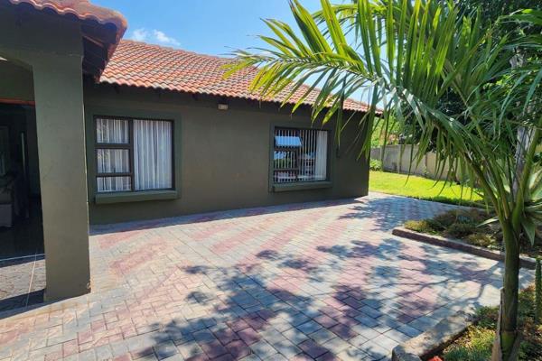 *** SOLE MANDATE ***

Discover this charming 3-bedroom, 2-bathroom home in the peaceful suburb of Elandsrand, Brits. Offering the ...