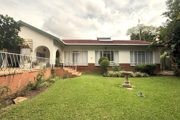 Family home with large flatlet TO LET in Constantia Park.
AVAILABLE 1 JANUARY 2025

This spacious, attractive, light and bright home is ...