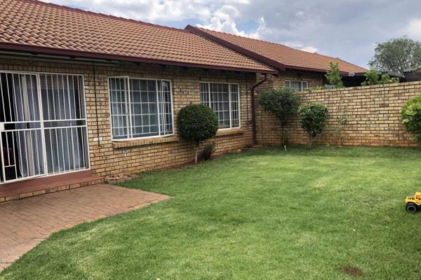 Simplex for sale in Highveld. The unit offers 2 sunny Bedrooms, a Lounge, a Dining area ...