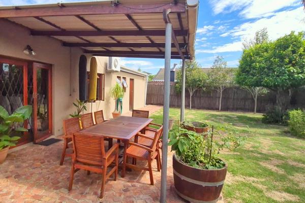 Joint Mandate

This delightful home features 3 generously sized bedrooms, including a main bedroom with an en-suite shower for added ...