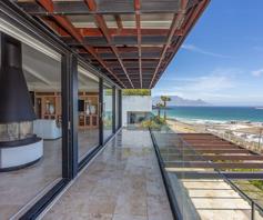 House for sale in Bloubergstrand