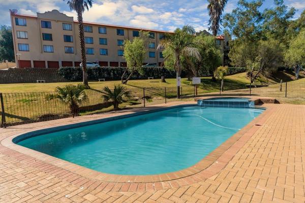 Apartment is located in the very popular Boschendal complex in Helderkruin area. This ...