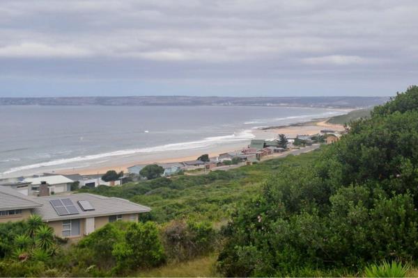 Discover Your Dream Property in Reebok, Mossel Bay
Unlock the potential of a stunning 594m2 parcel of vacant land in the tranquil ...