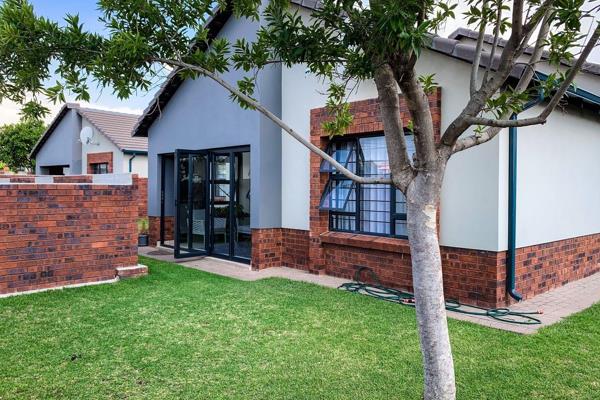 Discover your dream home in the heart of Gauteng with this stunning 3-bedroom, 2-bathroom simplex in Amberfield Valley. Currently in ...