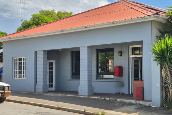 R 2 900 000.00

COMMERCIAL PROPERTY FOR SALE IN DARLING

This prime commercial property ...