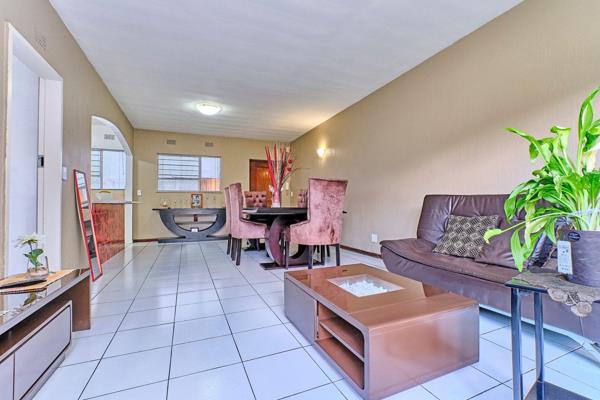 Charming 1 Bedroom Secure Garden Simplex in Corlett Gardens

Offering the perfect blend of comfort and convenience and nestled in a ...