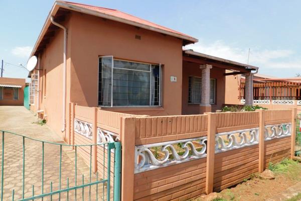 Krugersdorp West

R 899 000

Spacious Kitchen with Bic

7 Bedrooms with Tiled ...