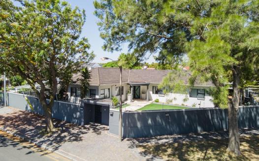 6 Bedroom House for sale in Pinelands