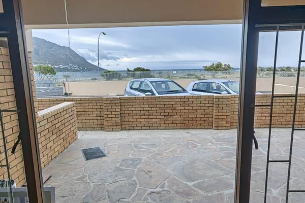 2 Bedroom  Beachfront Apartment In Gordon&#39;s Bay 


This stunning beachfront ...