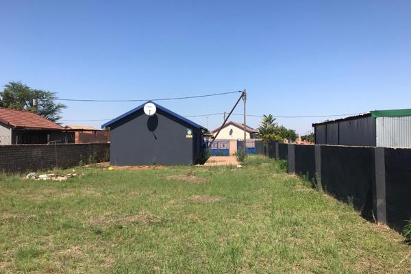 X2 bedrooms house for rental in soshanguve xx in Swallows street
Open plan kitchen fitted with cupboards , Lounge , full ...