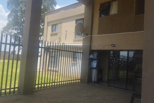 Excellent income potential.
Only 7 km from the Vaal Mall you have this amazing double storey guest house.
16 self catering units with ...