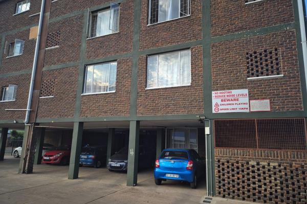 Neat flat with one bedrooms, 1 bathroom, lounge, kitchen and parking bay.

It is situated in a popular area near schools, shops and ...