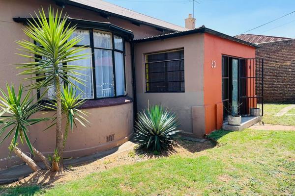 Family home in West of Krugersdorp Offering:
* 3 Bedrooms with built in cupboards, curtain rails, wooden floors
* Main bedroom with ...