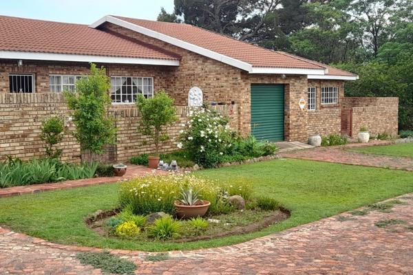 Vredefort is a serene town located in the Free State, known for its welcoming community of farmers. This charming town is perfect for ...