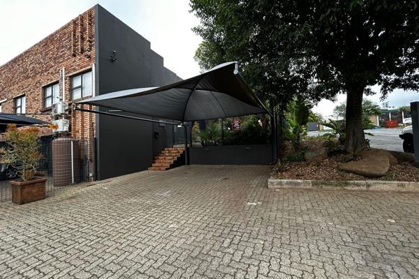 Discover an exceptional workspace in the heart of Bromhof, Randburg. This 370m2 office ...