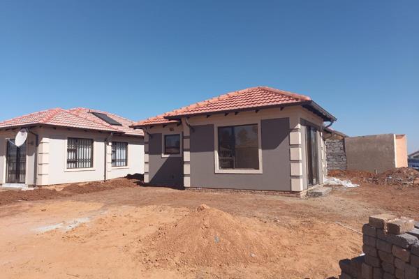 NEW DEVELOPMENTS for sale in SELCOURT ESTATE.

BEAUTIFUL SECURE ESTATE with ACCESS CONTROLLED GATE.

Prices from R620 000 ...