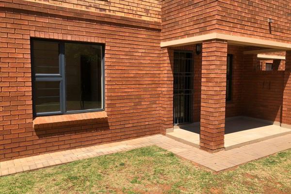 Modern and stylish 2-bedroom, 1 full bathroom apartment is available in the highly sought-after location of Olympus AH, Pretoria East. ...