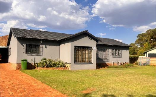 3 Bedroom House for sale in Dennesig