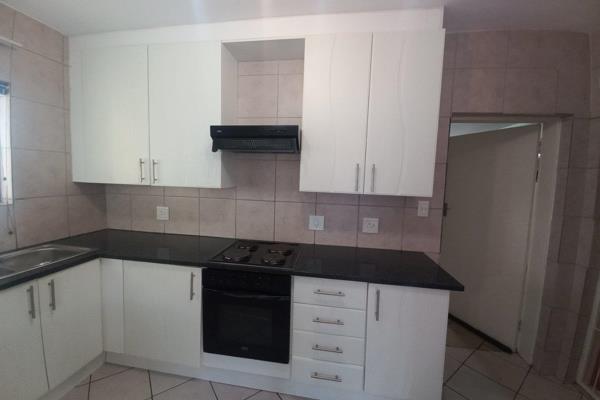 This modern and double storey townhouse offers the following features:
3 bedrooms with BICs and tiled floors
1 full main en-suite ...