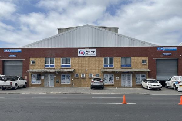 This light industrial property is available to rent in Maitland and features:

- High ...