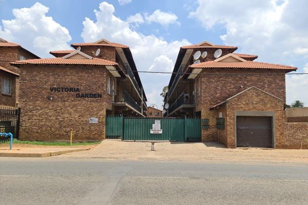 This flat is situated in the hustle and bustle of the Kempton Park CBD. Close to shops ...