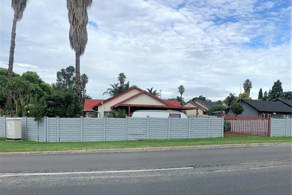 For Sale in Glen Marais

This gorgeous family home is built on an 892 sqm stand in a ...