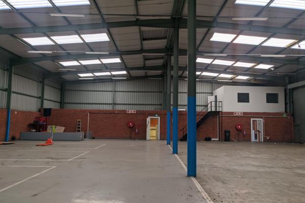 This industrial warehouse is located in a highly strategic park, offering excellent ...