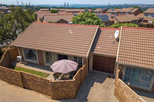 2 Bedroom Townhouse for sale in Greenstone Hill