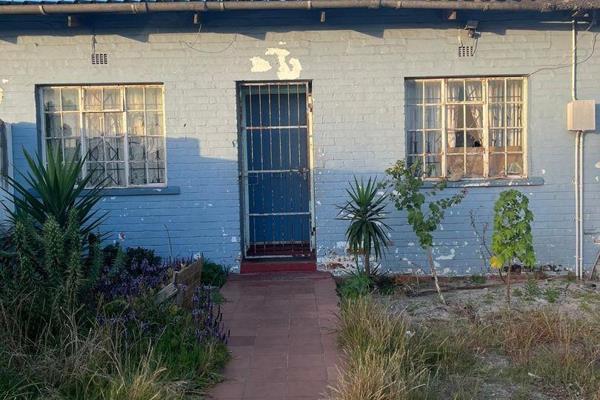 Deceased estate-sole and exclusive mandated to property cpt
2 bedroom home in a prestige pocket in silvertown for-sale
needs lots of ...