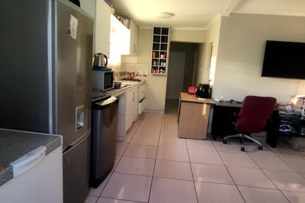 This 2 Bedroom cottage for rent offers 2 specious bedrooms with BIC, a bathroom with shower basin and seater, large open plan kitchen ...