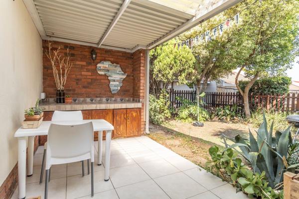 Charming and quaint townhouse with a lovely garden and NO ONE ABOVE YOU! 

This ...